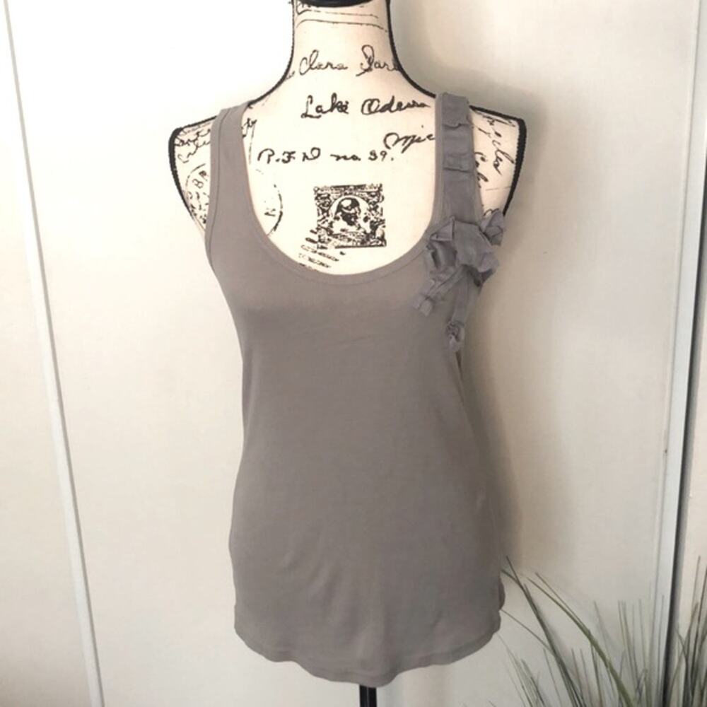 Old Navy Gray Ribbed Tank with Ruffle Detail Size Medium